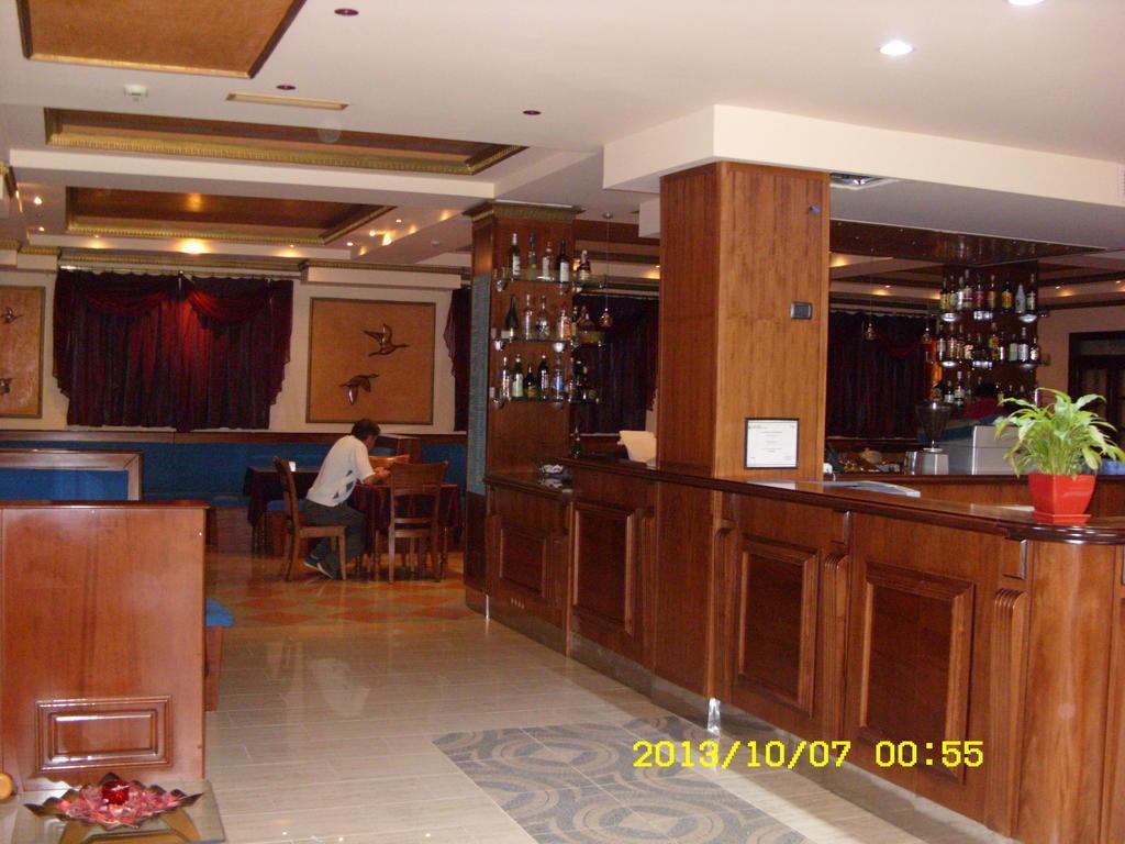 Hotel Elysee Tiranë Luaran gambar