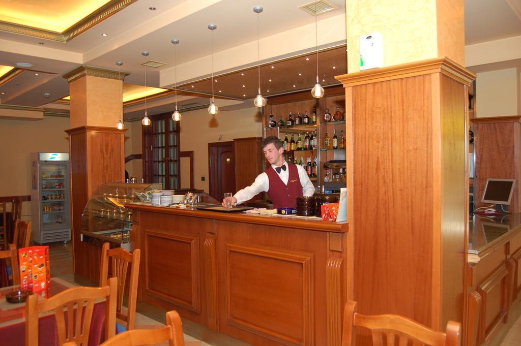 Hotel Elysee Tiranë Luaran gambar