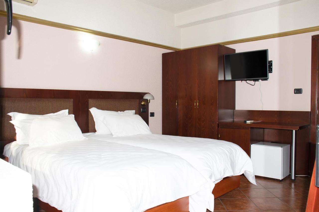 Hotel Elysee Tiranë Luaran gambar