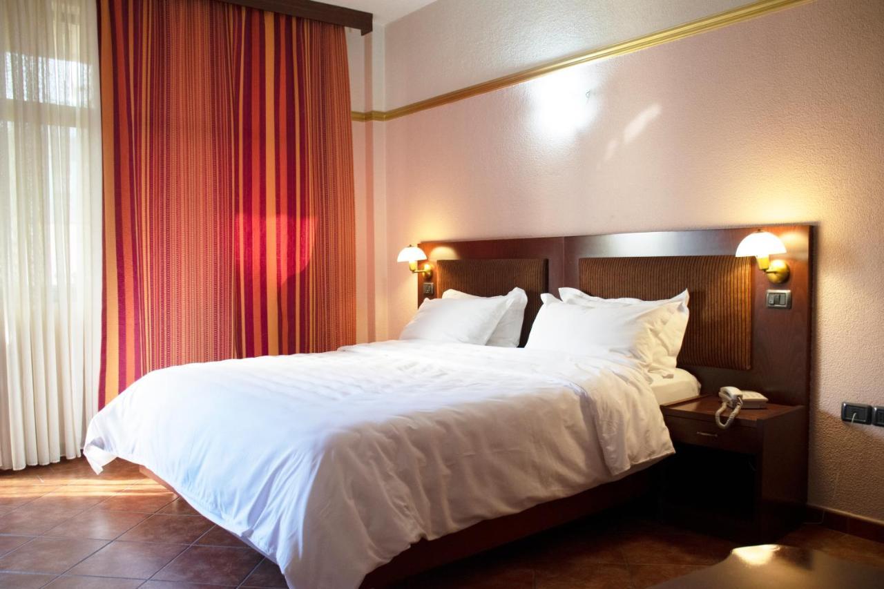 Hotel Elysee Tiranë Luaran gambar