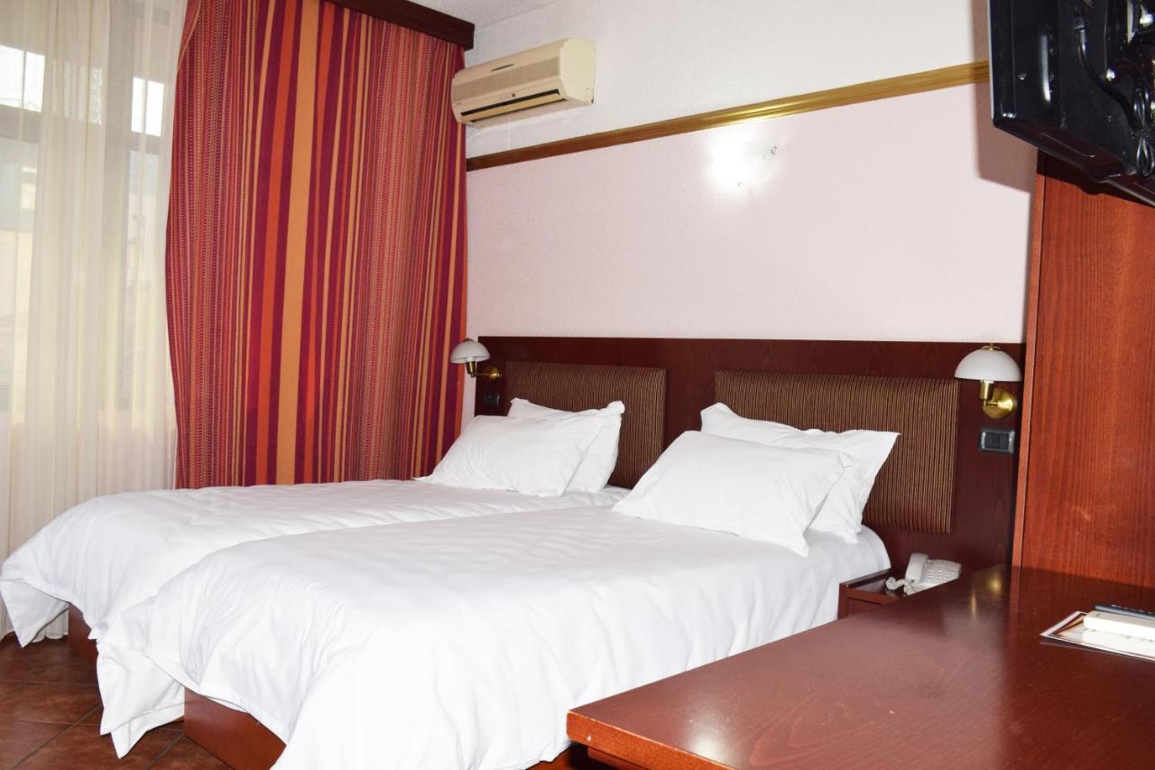 Hotel Elysee Tiranë Luaran gambar
