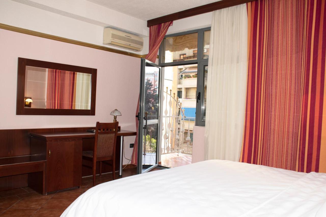 Hotel Elysee Tiranë Luaran gambar