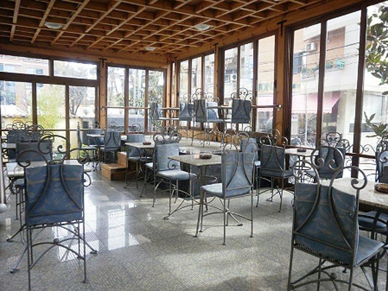 Hotel Elysee Tiranë Restoran gambar
